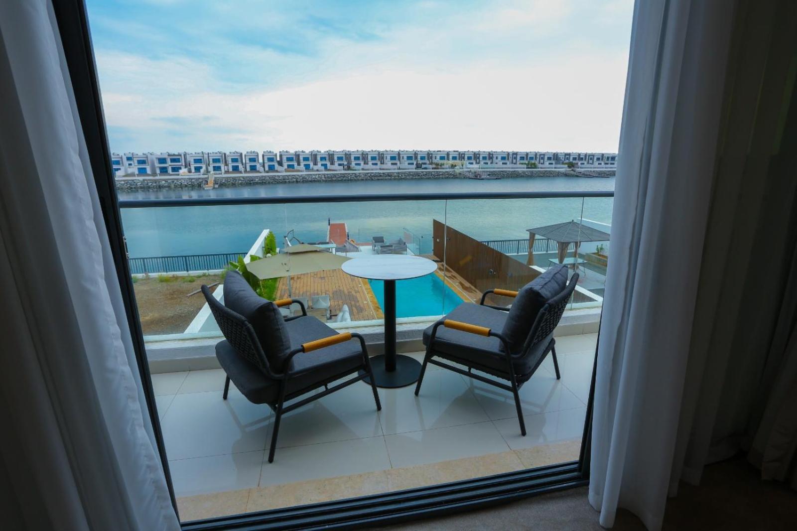 Luxury Sea View And Free Paddle Boat - Al Dana Island Villa