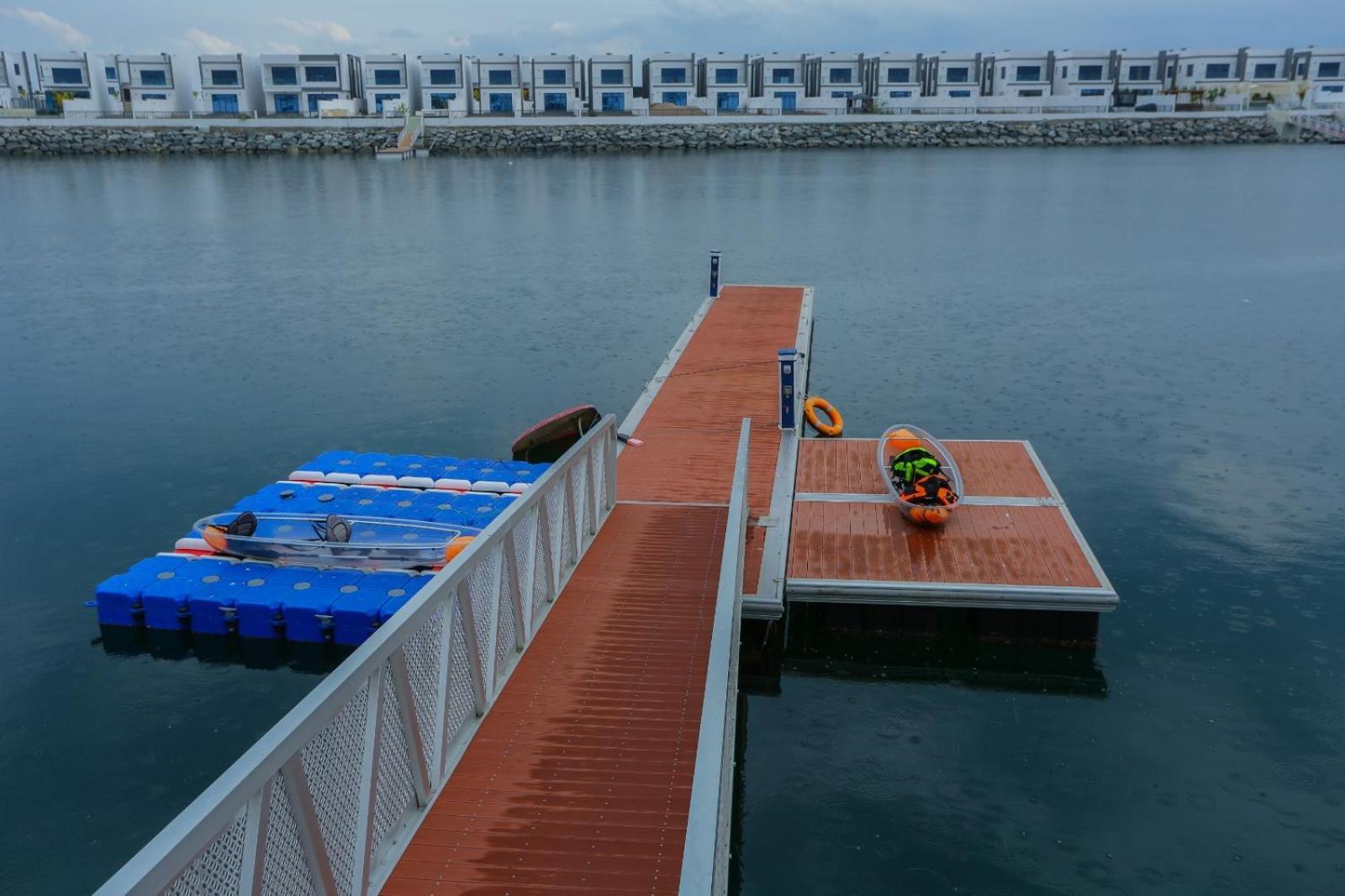 Luxury Sea View And Free Paddle Boat - Al Dana Island *
