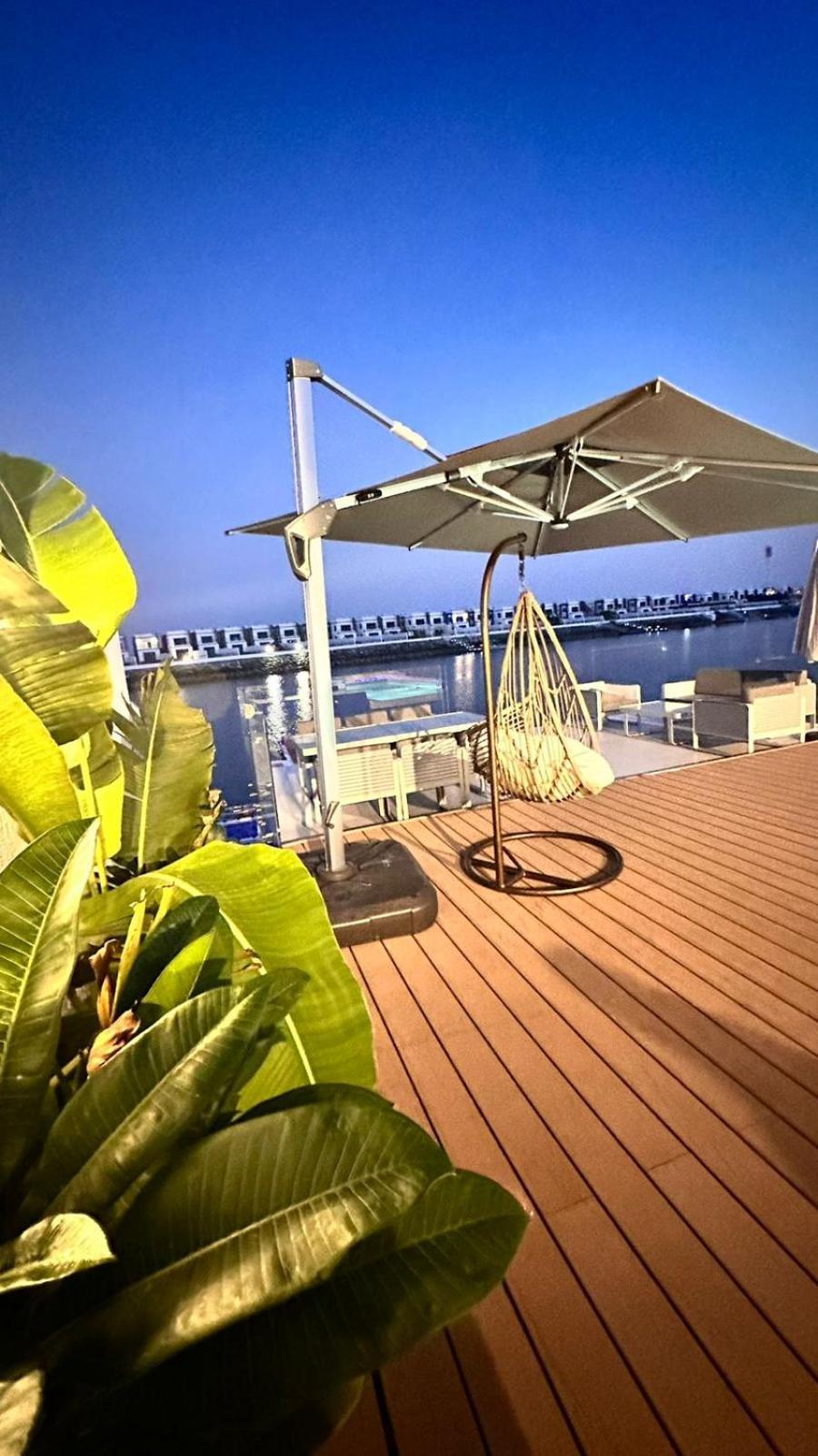 Luxury Sea View And Free Paddle Boat - Al Dana Island